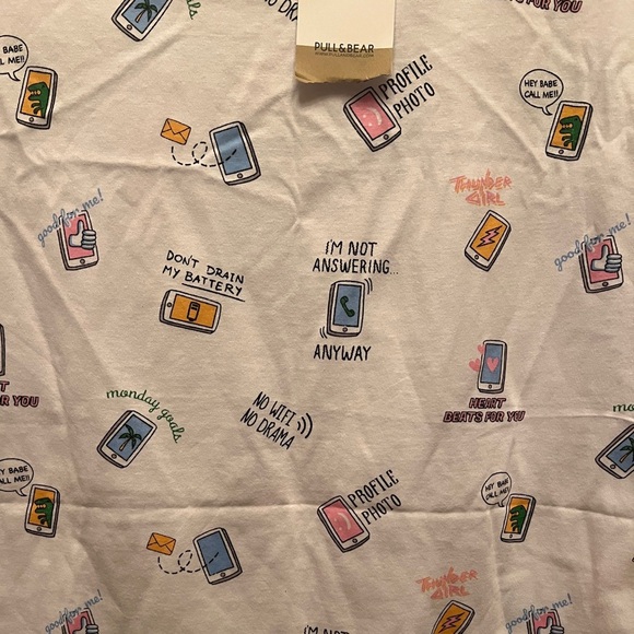 *Pull&Bear Women’s Graphic T-Shirt Cell Phone Size Medium New with Tags - Picture 3 of 5